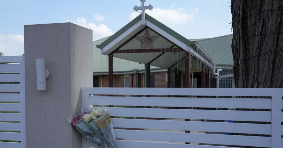 Седем тийнейджъри, арестувани като част от разследването на намушкването с епископ в Сидни