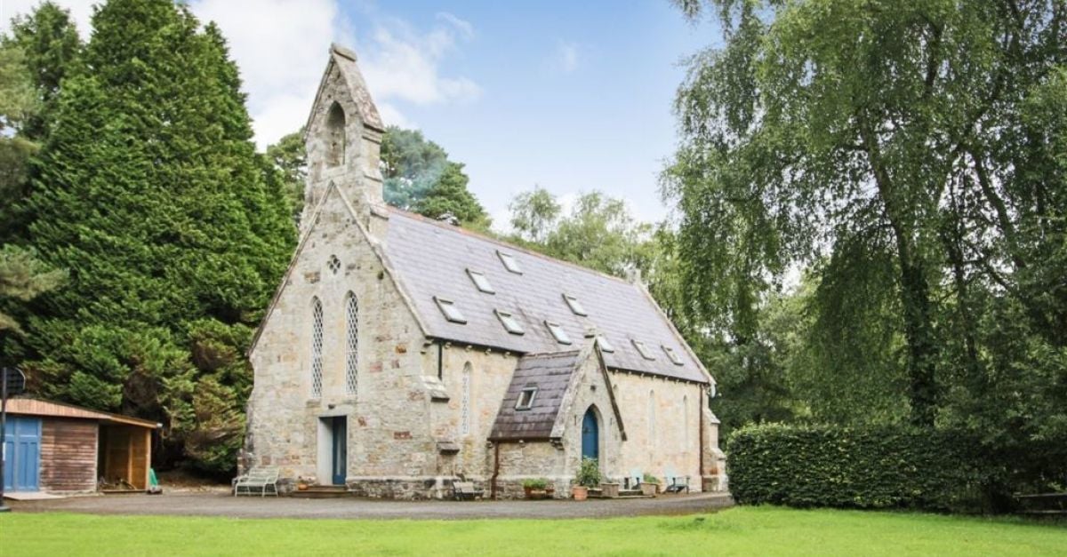 Историческа църква която е реновирана в семеен дом се продава