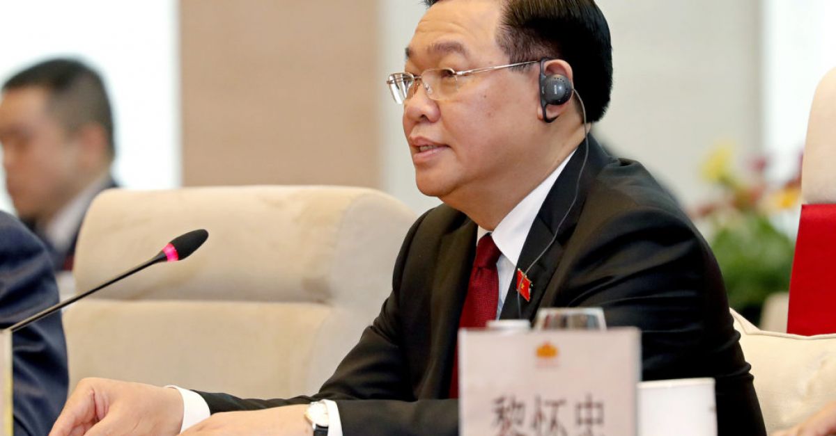 Ръководителят на виетнамския парламент Вуонг Дин Хуе подаде оставка съобщиха