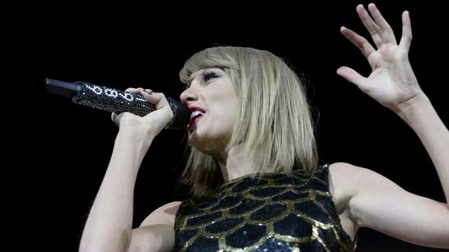 Taylor Swift First Artist To Claim 12 Number One Albums In Uk In 21St Century
