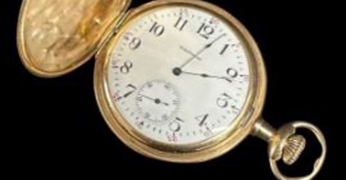 Златен джобен часовник който беше открит от тялото на най богатия