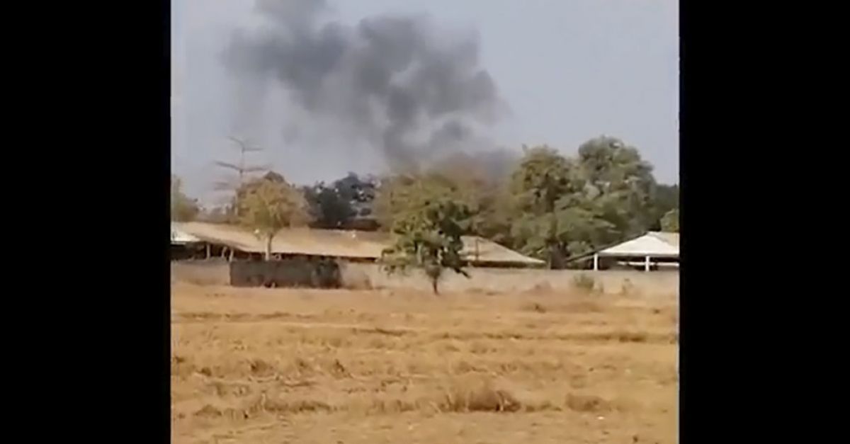 Експлозия на боеприпаси в камбоджанска военна база уби 20 войници