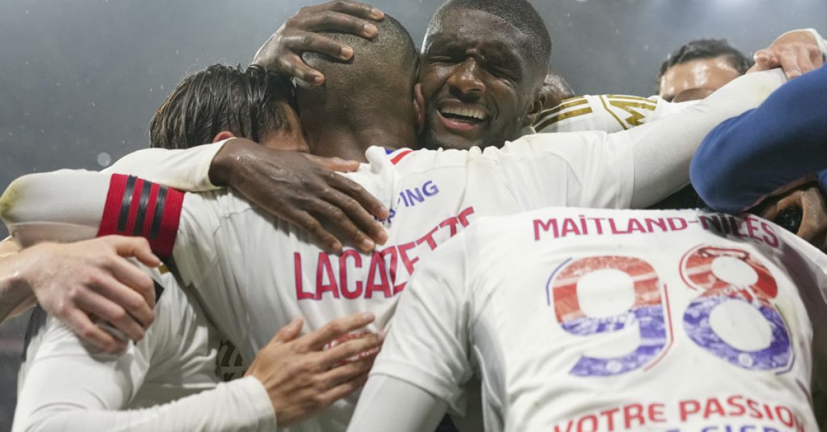 ПСЖ стана шампион на Лига 1, след като Лион триумфира над втория Монако