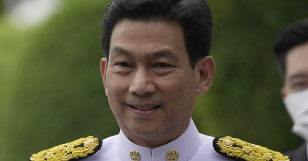Външният министър на Тайланд подаде оставка, след като беше свален от поста вицепремиер