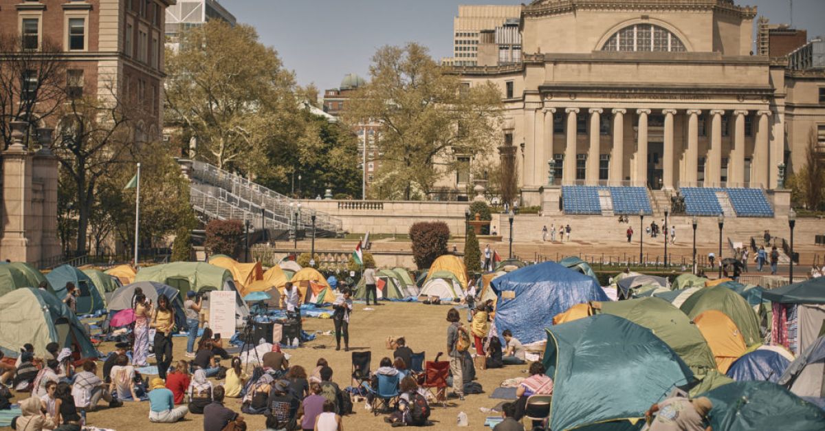 Изчистете лагера или ще бъдете изправени пред спиране, американският университет казва на протестиращите студенти