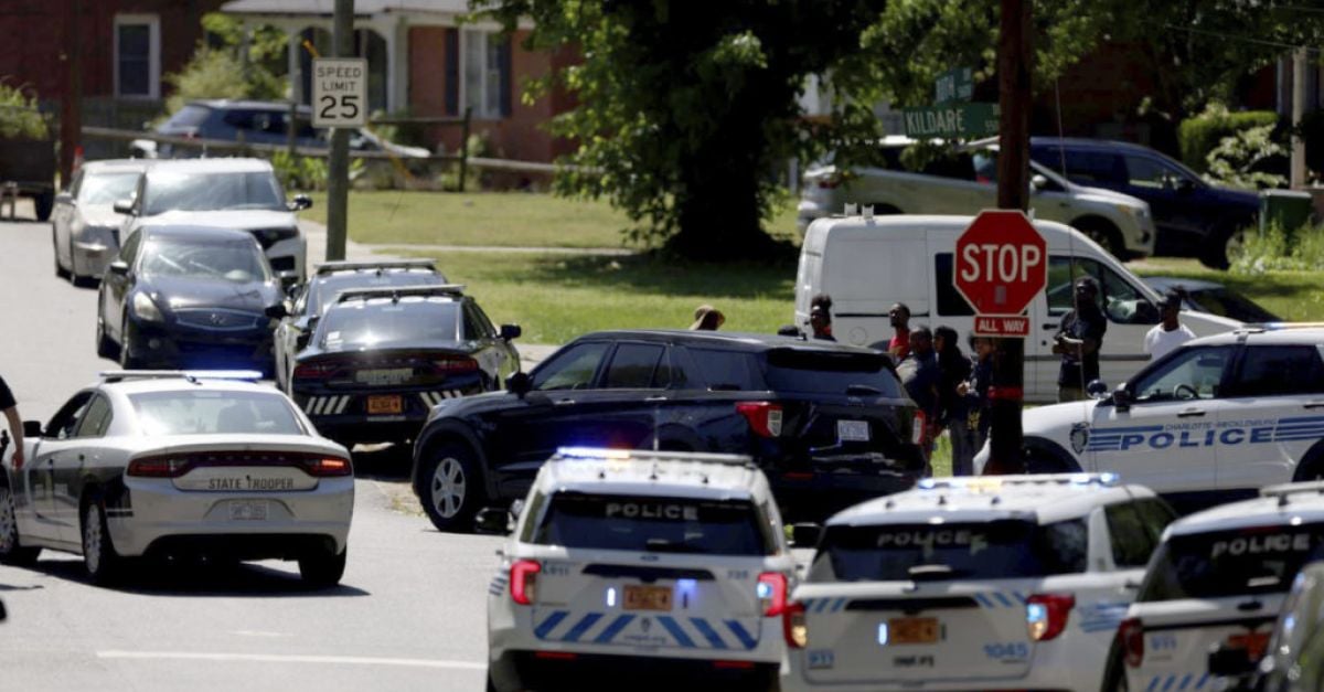 Четирима американски офицери бяха убити при престрелка в дома на Северна Каролина
