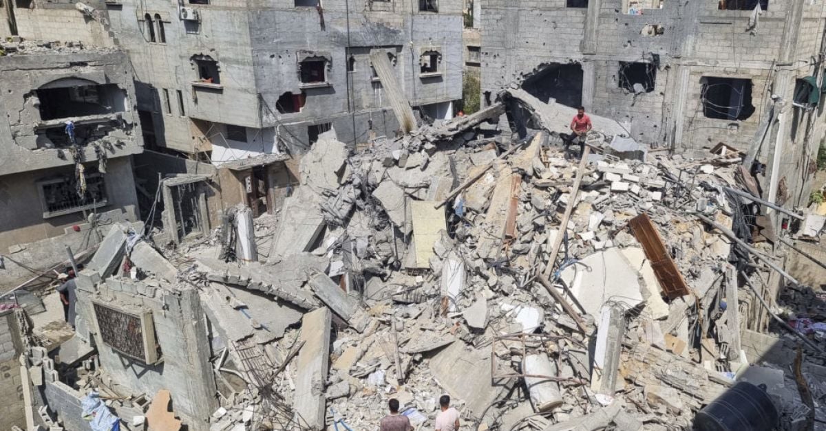Палестинските здравни служители казват, че израелските въздушни удари срещу град