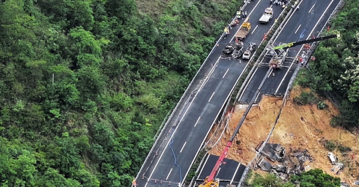 Най-малко 19 загинаха при срутване на магистрала в Южен Китай