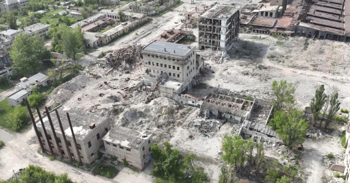 Кадри от дрон показват опустошителното нападение на Русия срещу източноукраинския град