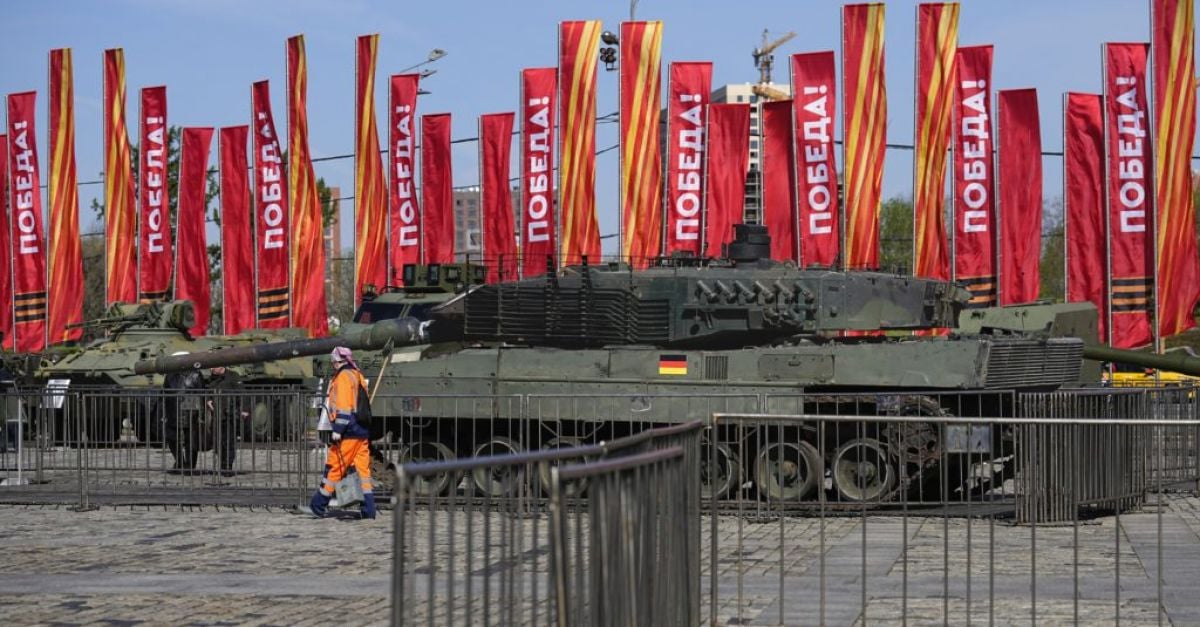 Изложба на западно военно оборудване заловено от силите на Киев