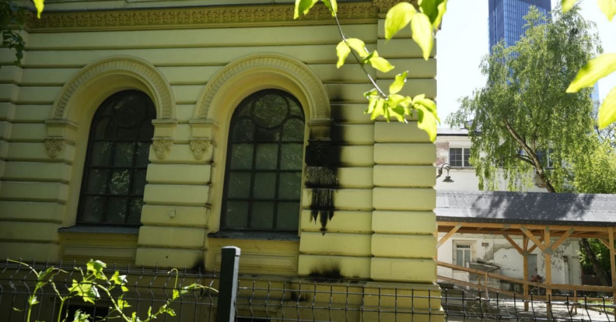 Главната синагога във Варшава беше атакувана със запалителни бомби през