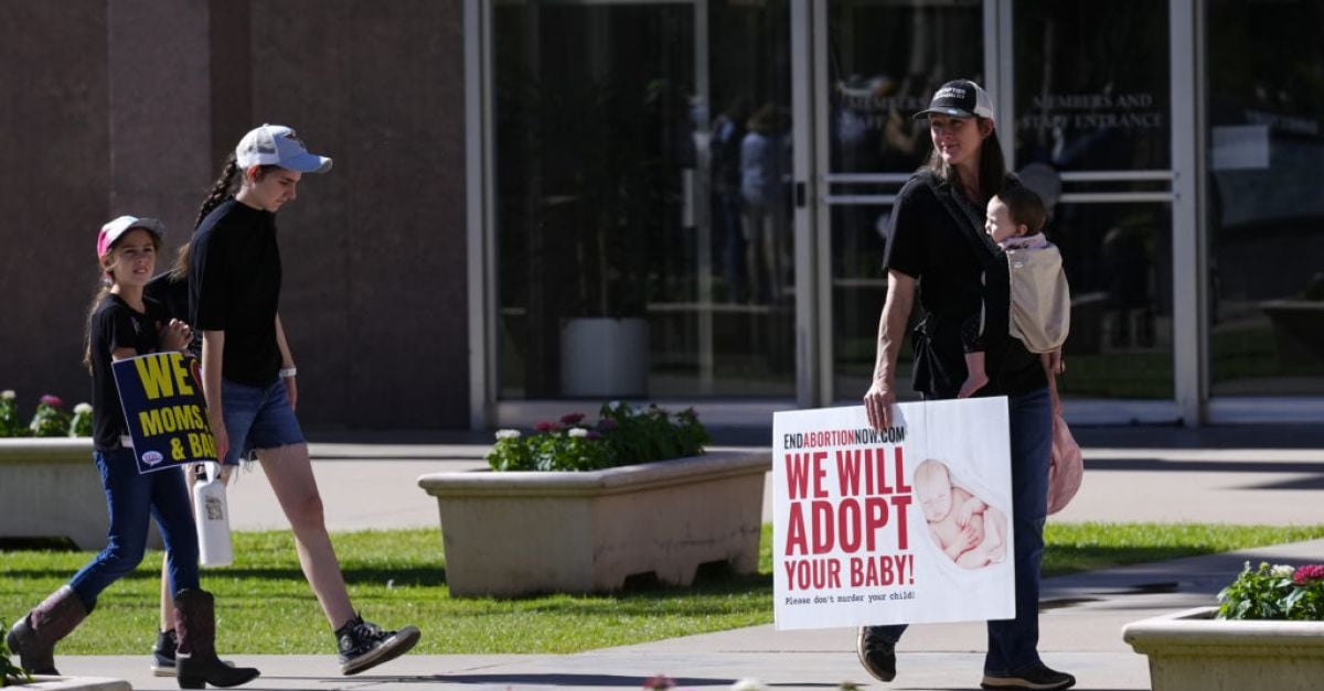 Аризона гласува за отмяна на почти пълната забрана на абортите от 1864 г.