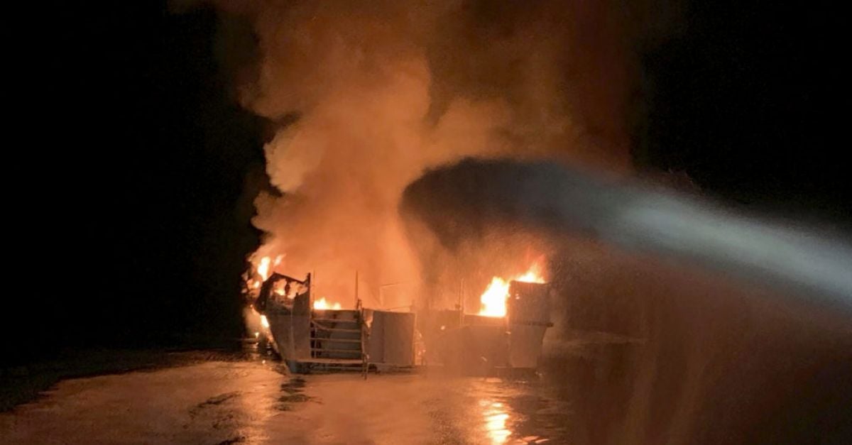 Капитан на лодка за гмуркане е вкаран в затвора заради пожар, причинил смъртта на 34 души