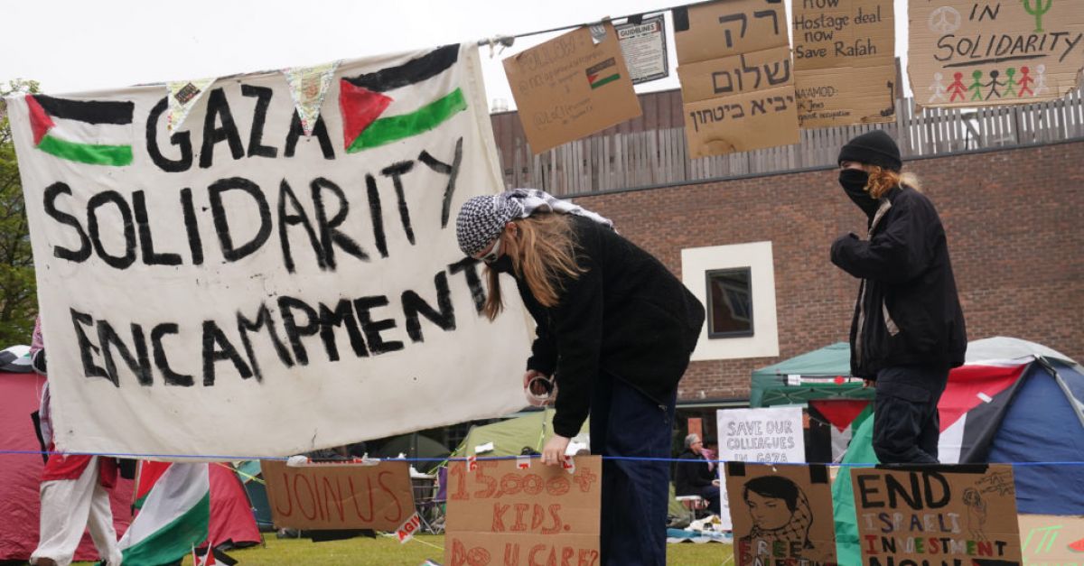 Студенти, протестиращи срещу войната в Газа, пречат на дните на отворените врати в Кеймбридж