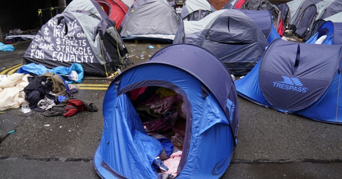 Търсещи убежище разпъват палатки по Гранд канала на Дъблин