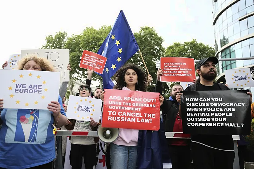 Georgian Protesters Against ‘Russia-Style’ Law Mark Orthodox Easter With Vigil