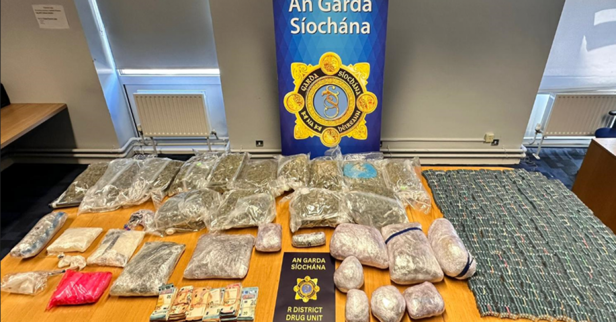 Трима души бяха арестувани след конфискуване на наркотици на стойност 692 000 евро в Дъблин