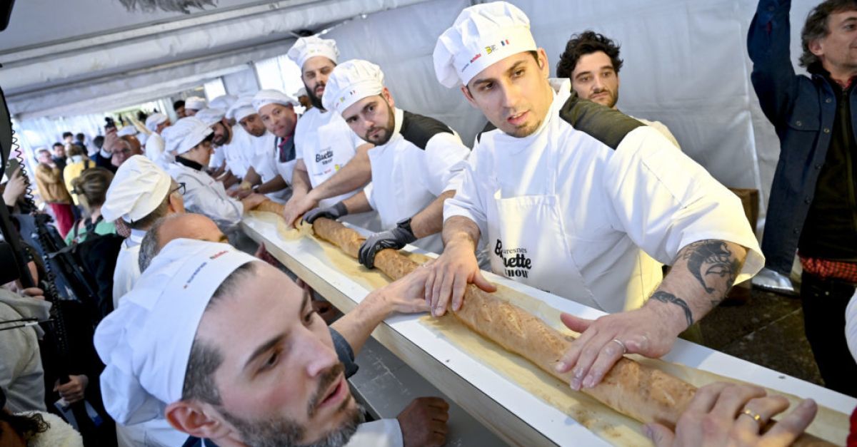 Световният рекорд за печене на най дългата ръчно изработена багета
