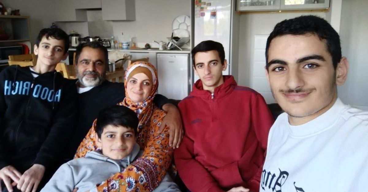Ирландско палестински мъж който се събра отново със семейството си след