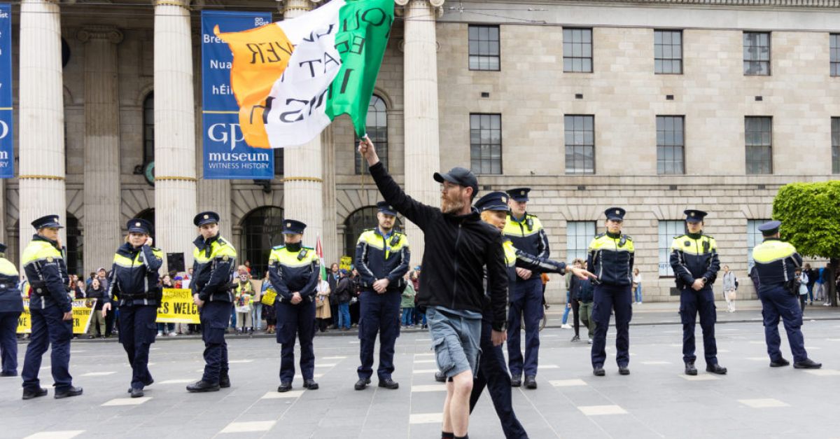 Тълпи се събраха за протест срещу имиграцията в Дъблин