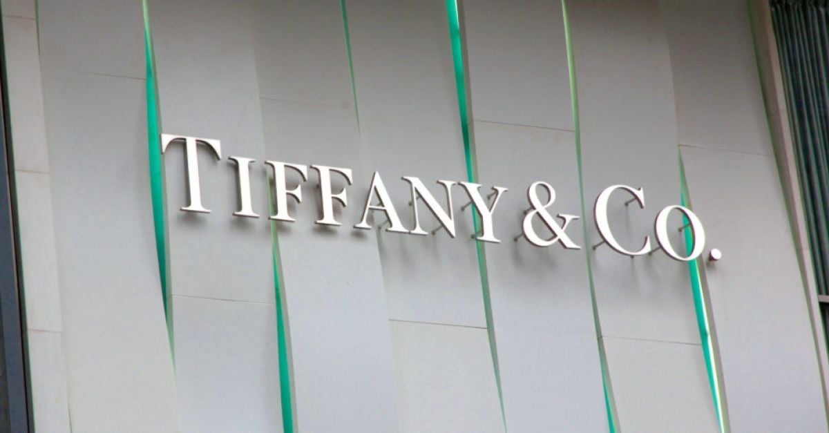 Крадец използва класически ход, за да открадне пръстен за £200 000 от магазин Tiffany