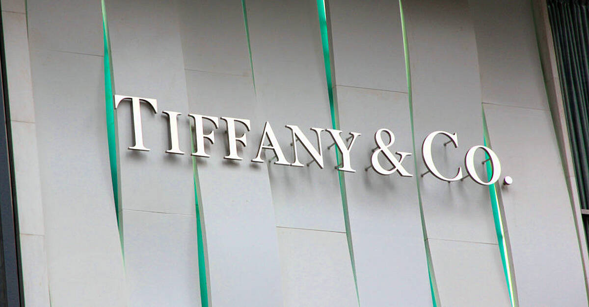 Thief employs classic switch move to steal $255,000 ring from Tiffany store