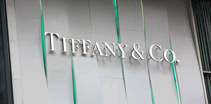 Thief Employs Classic Switch Move To Steal $255,000 Ring From Tiffany Store