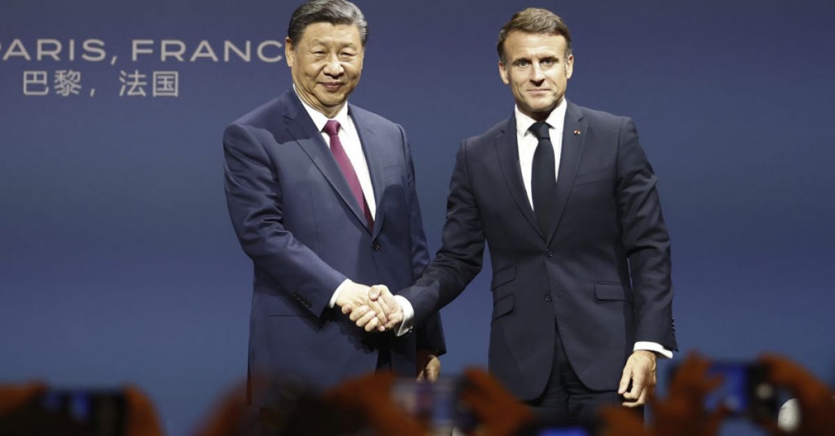 Френският президент Еманюел Макрон проведе разговори с китайския лидер Си