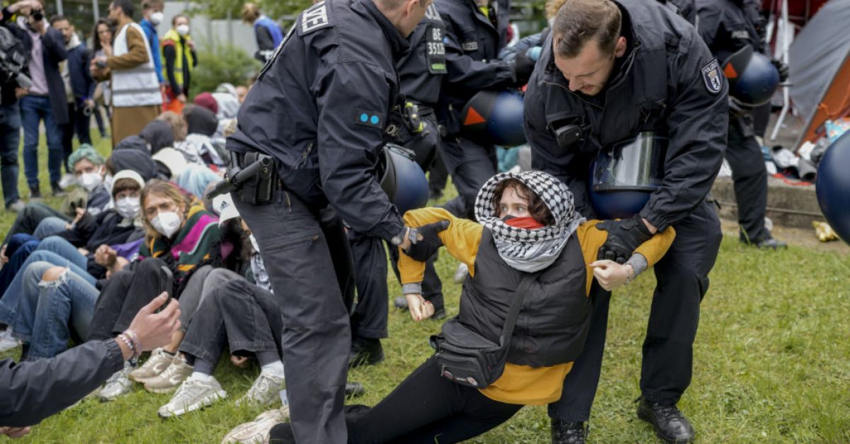 Германската полиция разпръсна протест на няколкостотин пропалестински активисти които бяха
