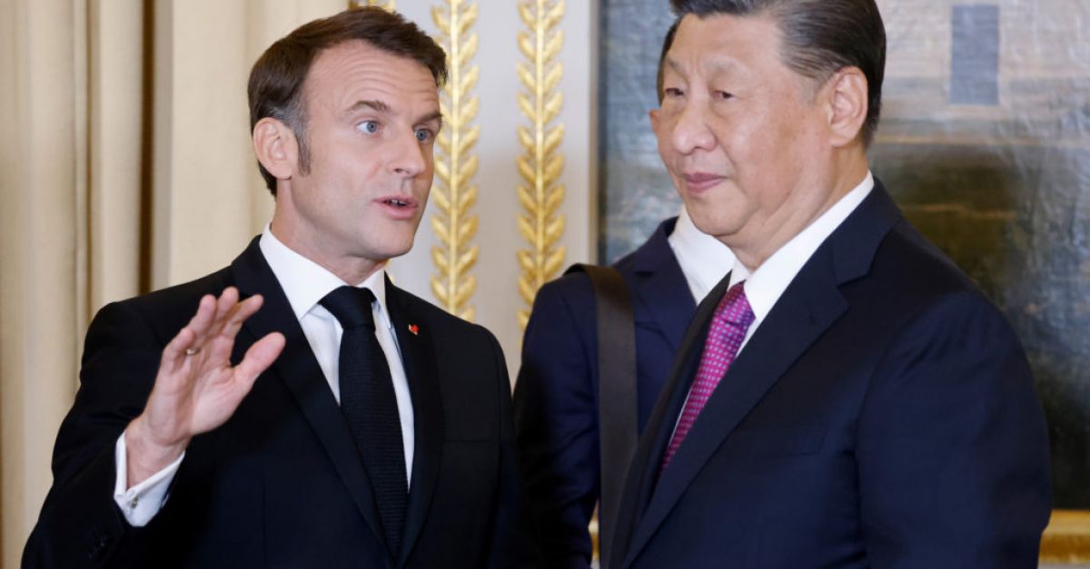 Френският президент прие лидера на Китай в отдалечен планински проход