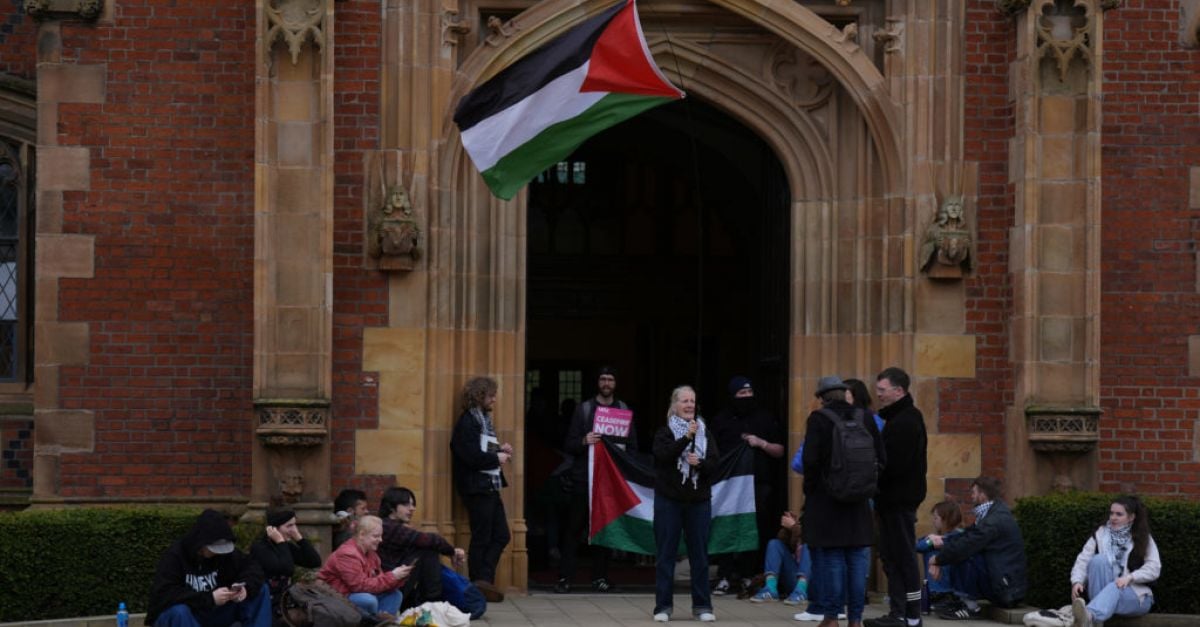 Студенти от Кралския университет в Белфаст организират седяща демонстрация за Палестина