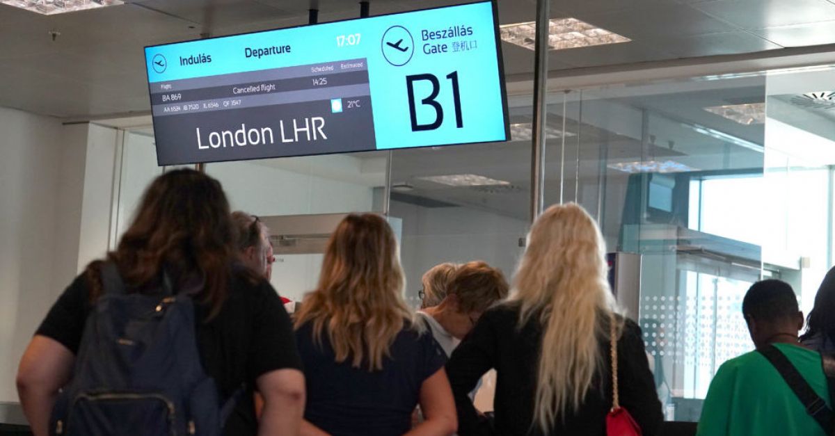 Електронните портали за паспорти отново онлайн след широко разпространено прекъсване на летищата в Обединеното кралство