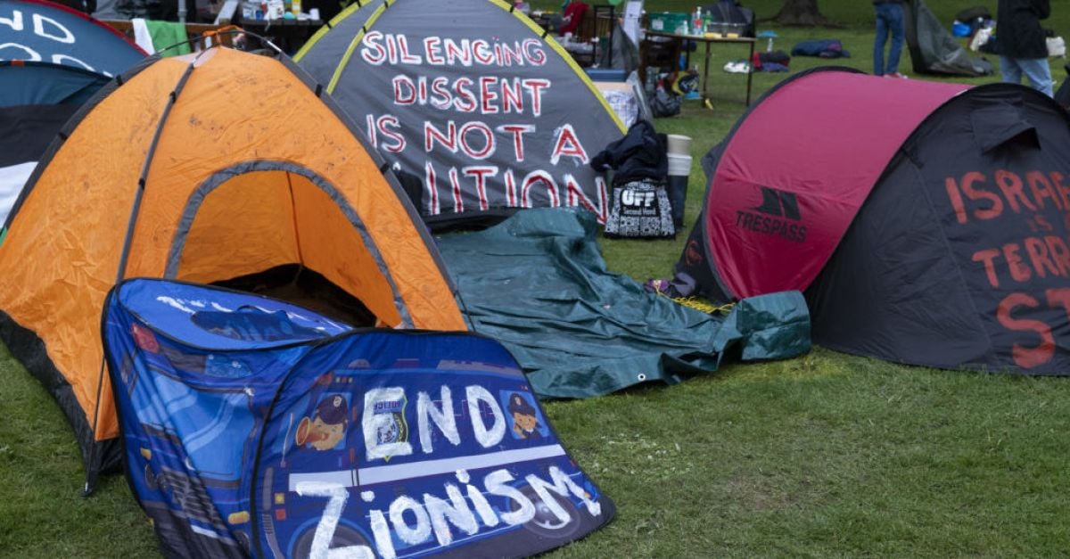 Лагерът и блокада установени от студенти в Тринити Колидж в