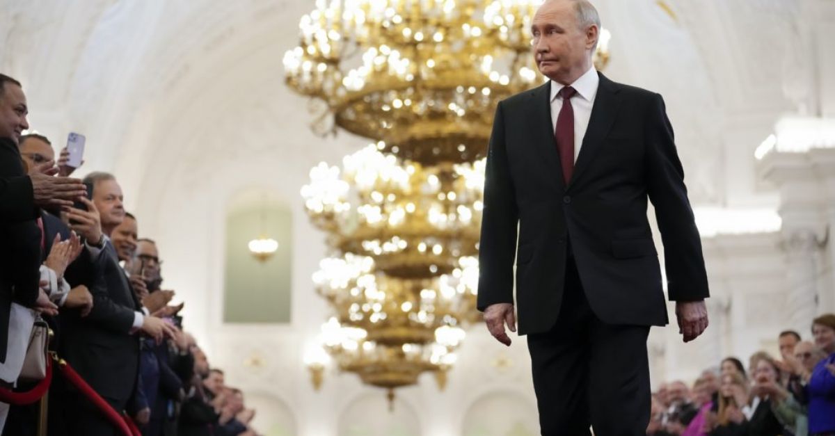 Русия се уви в патриотичен блясък в четвъртък за Деня