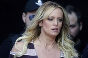 Stormy Daniels Spars With Trump Defence Lawyer Over Alleged Sexual Encounter