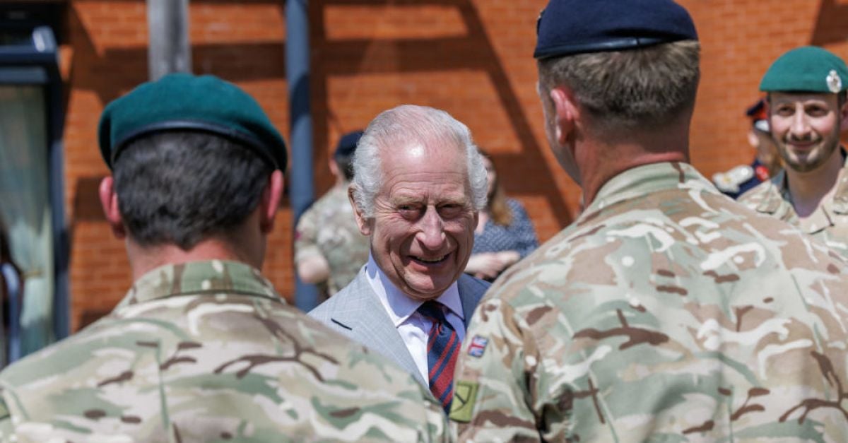 Британският крал Чарлз се извини на британската армия за посещението