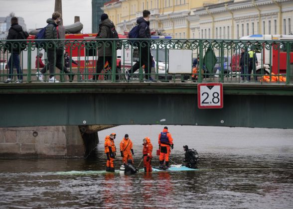 Seven Dead After Bus Plunges From Bridge In St Petersburg