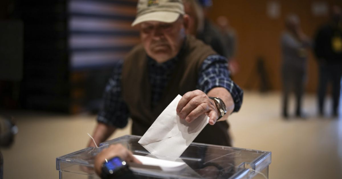 Каталунците гласуват на регионални избори, за да преценят подкрепата за сепаратисткото движение