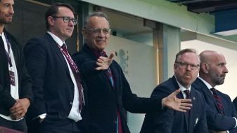 Up The Villa – Tom Hanks Supports Aston Villa At Premier League Game