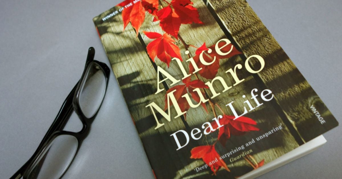 Нобеловият лауреат Алис Мънро, канадският литературен гигант, който се превърна