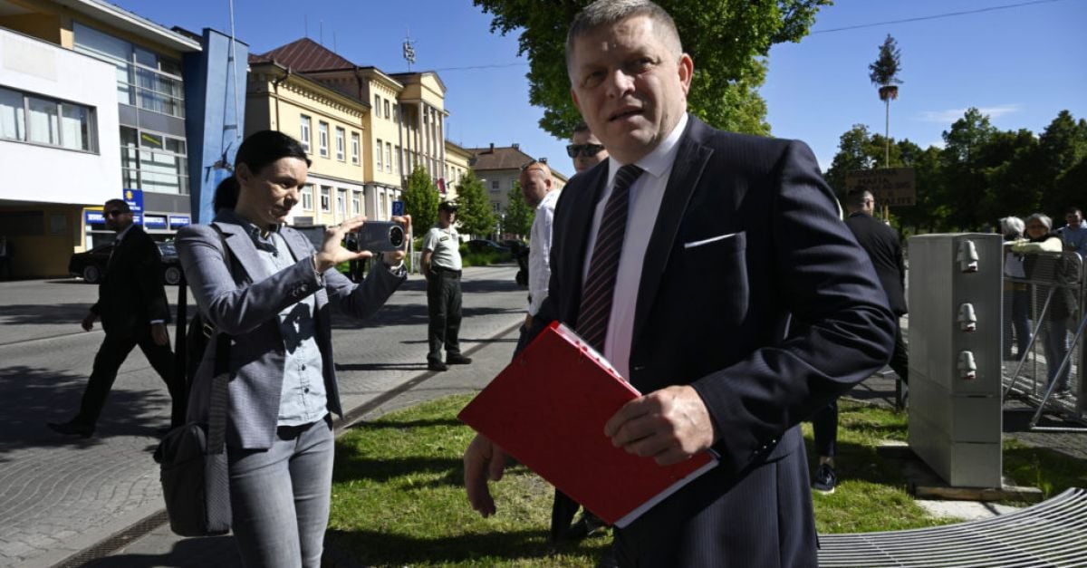Популисткият министър-председател на Словакия Роберт Фицо е с опасност за