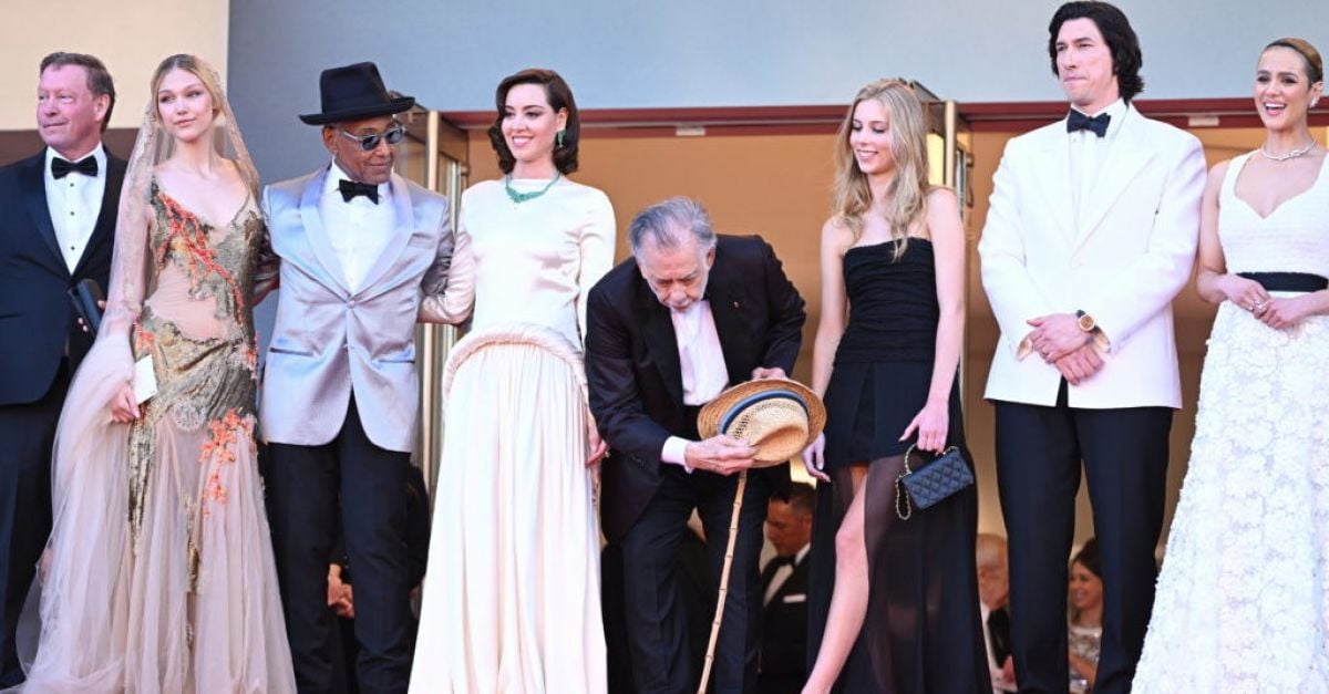 Франсис Форд Копола поздравява тълпата на световната премиера на Мегалополис