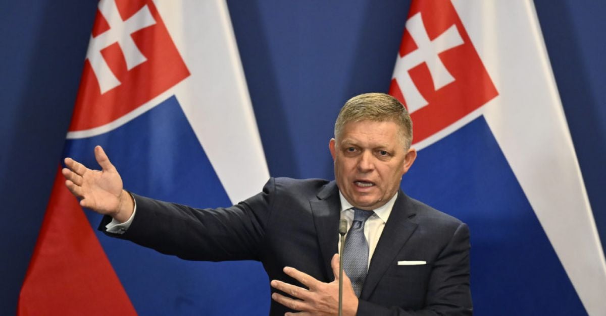 Словашкият министър-председател все още е в тежко състояние след стрелба, твърдят официални лица