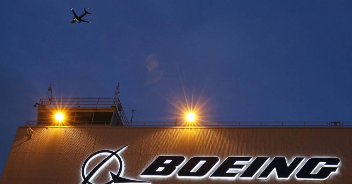 Акционерите на Boeing одобриха компенсация от 32,8 милиона долара (£25,8