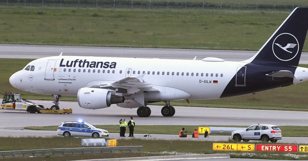 Германските власти затвориха временно летището в Мюнхен в събота, след