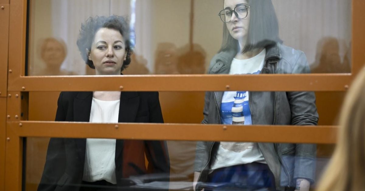 Руски съд започна процеса срещу театрален режисьор и драматург обвинени