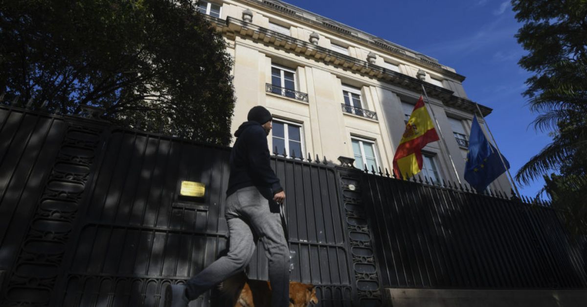 Испания заяви че изтегля своя посланик от Аржентина в отговор