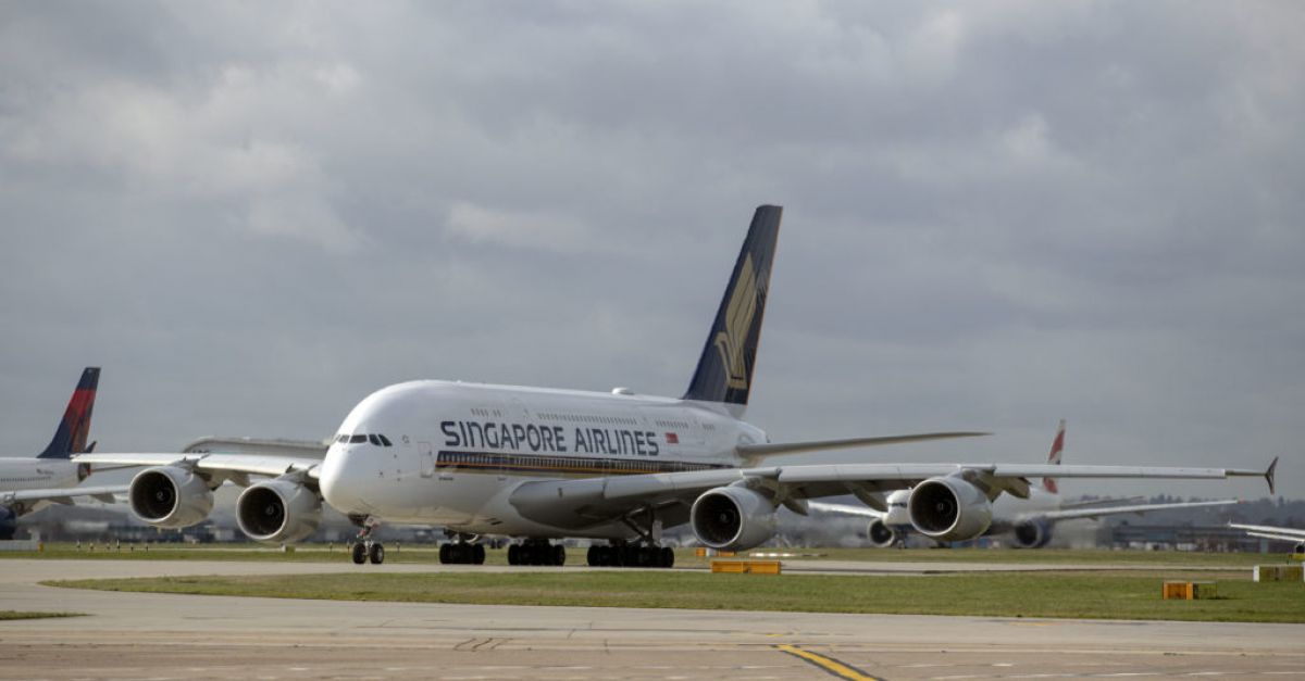 Шефът на Singapore Airlines „дълбоко натъжен“ за смъртта на мъж по време на турбулентен полет