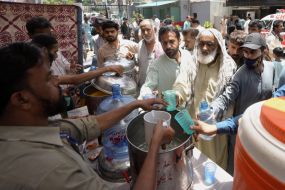 Doctors Treat Hundreds Of Heatstroke Victims As Pakistan Hit By Heatwave