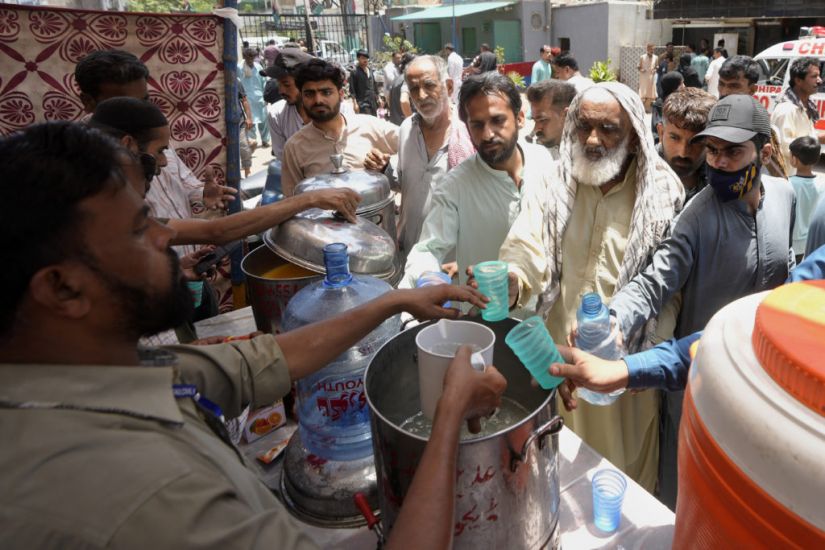 Doctors Treat Hundreds Of Heatstroke Victims As Pakistan Hit By Heatwave